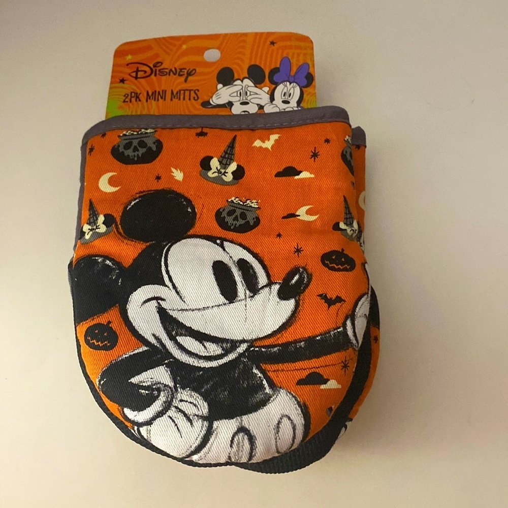 NWT disney 2 pc mini mitts
